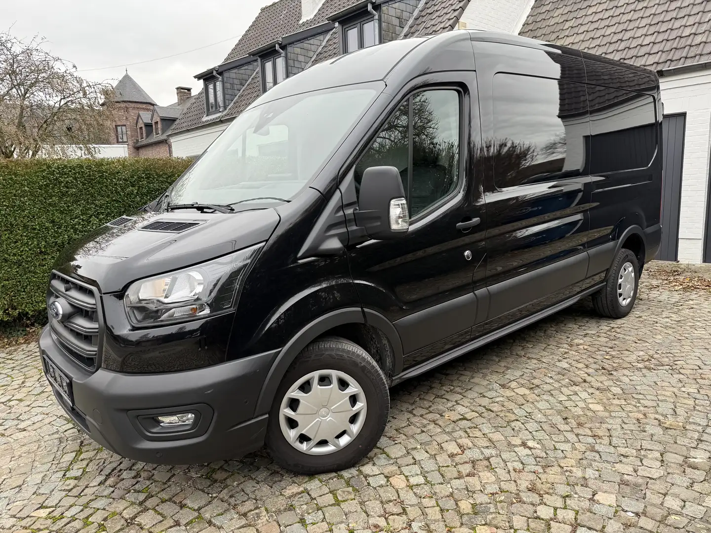 Ford Transit 2.0 TDCi L3H2 Trend Zwart - 1