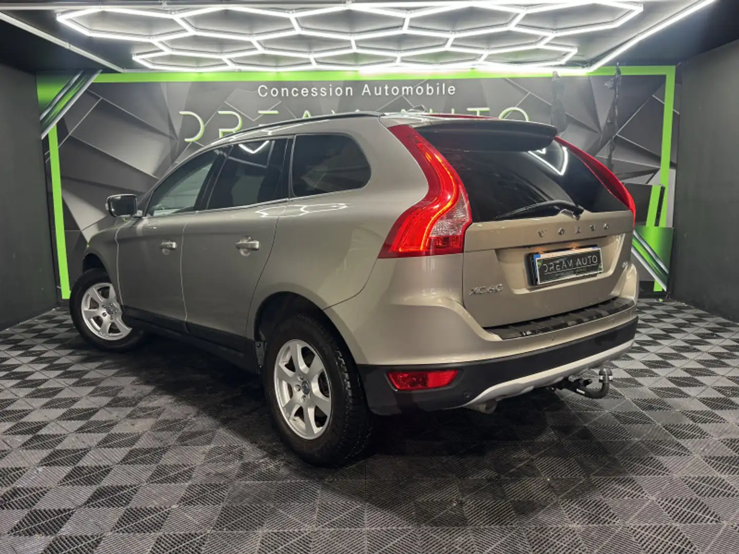 Volvo XC60 D3 136CH MOMENTUM Grau - 2