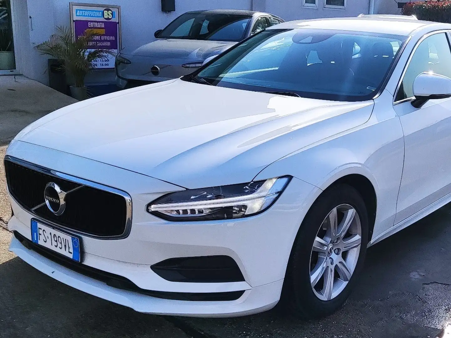 Volvo S90 2.0 d4 Momentum geartronic Wit - 1