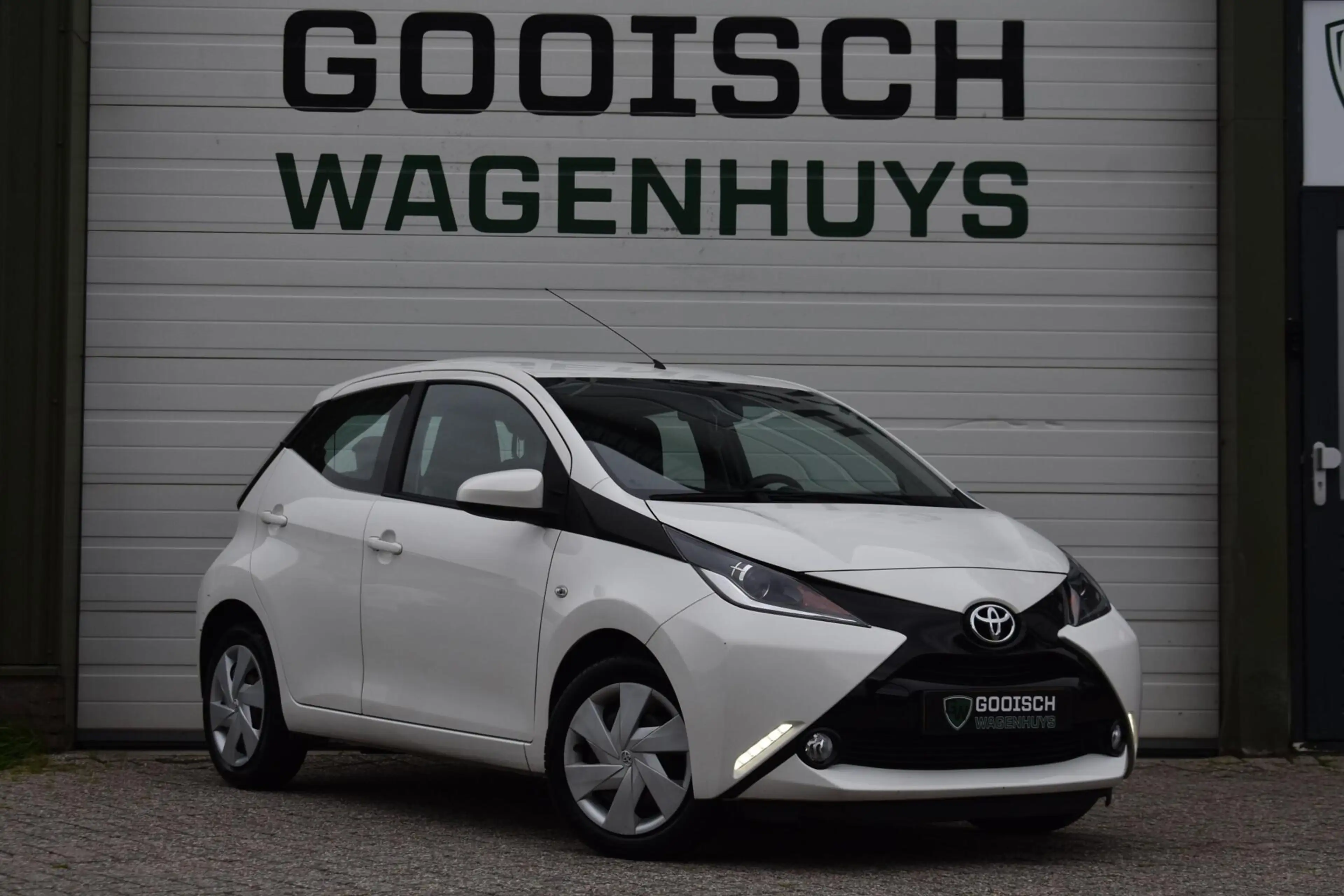 Toyota Aygo 1.0 VVT-i x-play AUT. | Camera | Airco | Origineel — photo 2