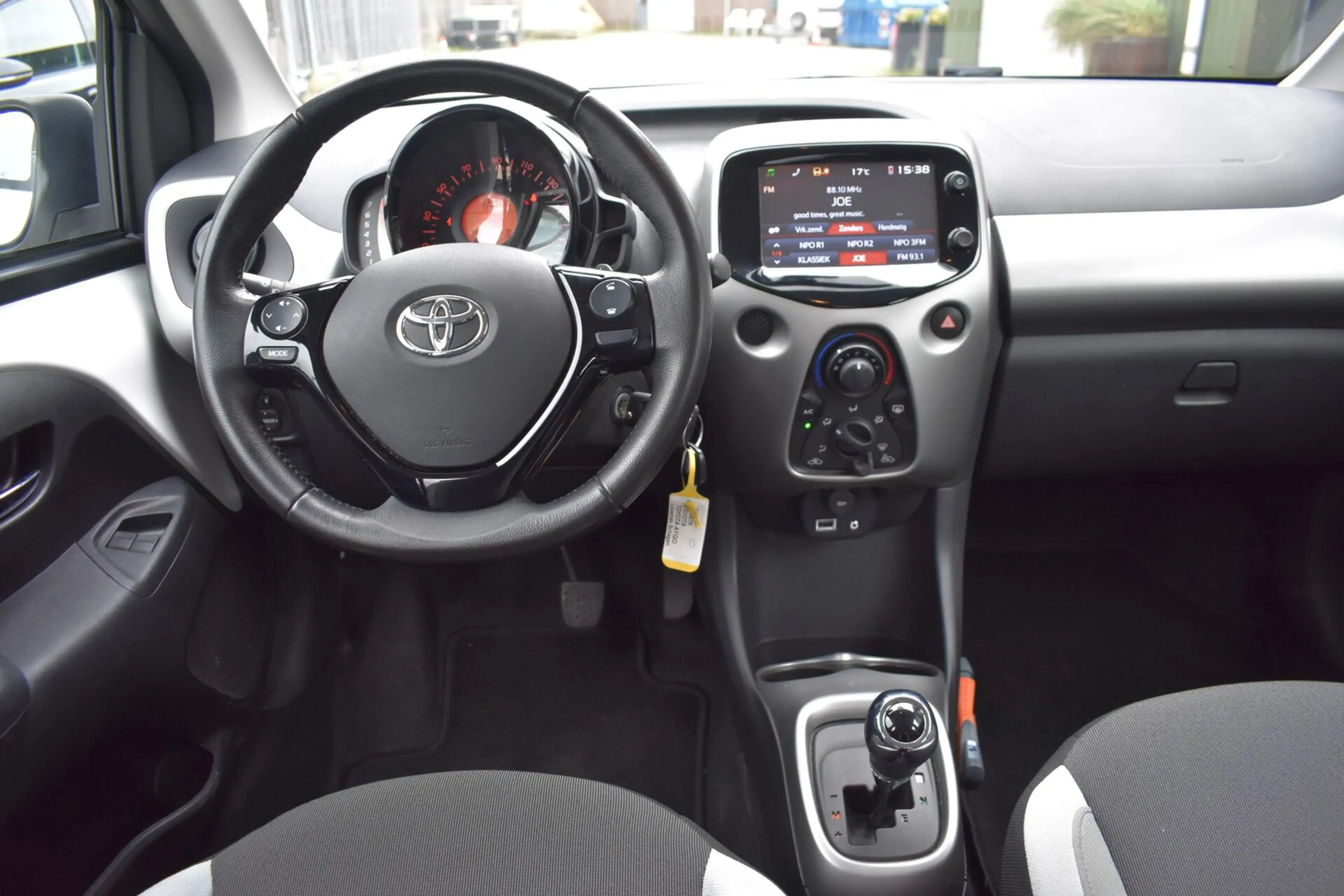 Toyota Aygo 1.0 VVT-i x-play AUT. | Camera | Airco | Origineel — photo 11