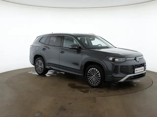 Volkswagen Tayron view 2