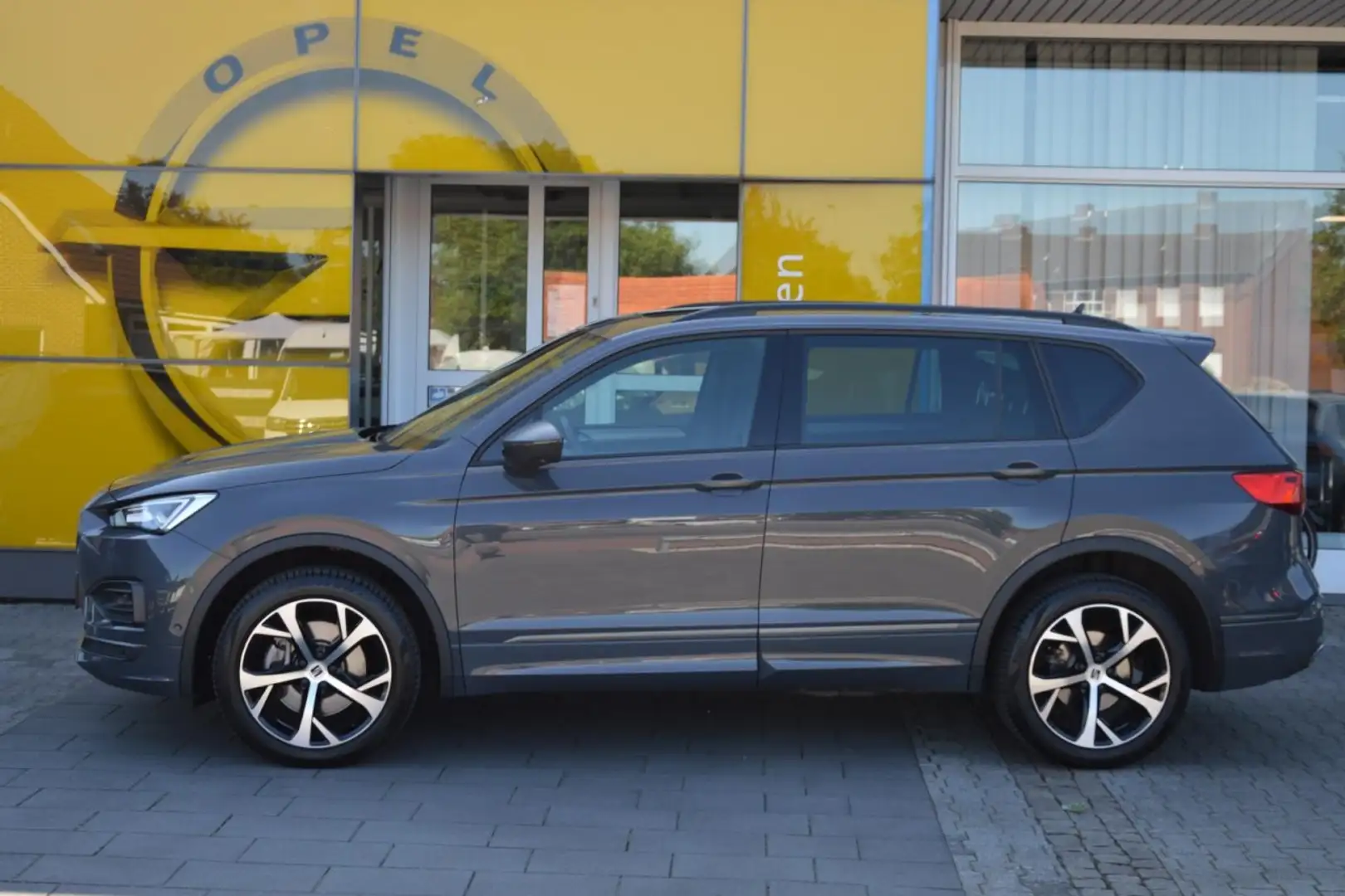 SEAT Tarraco FR 4Drive 2.0TDI/DSG/AHK/Pano/Navi/ACC Grijs - 2