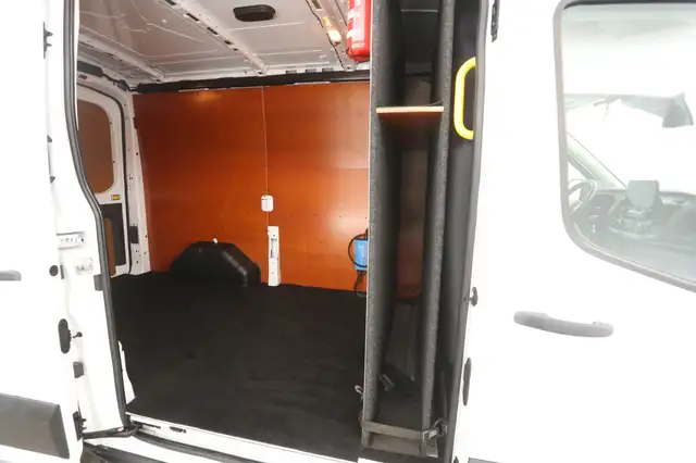 Ford Transit view 25