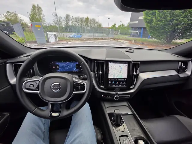 Volvo XC60 XC60 2.0 b4 R-design awd auto