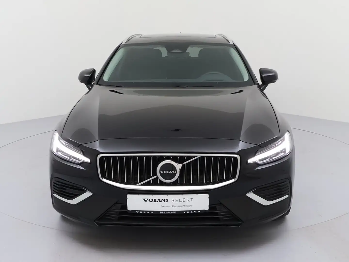 Volvo V60 T6 AWD Plus Bright Recharge Plug-In Hybrid *Panorama*360* Schwarz - 2