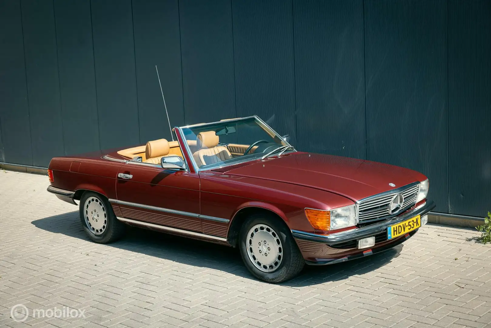 Mercedes-Benz SL 560 R107 Roşu - 1