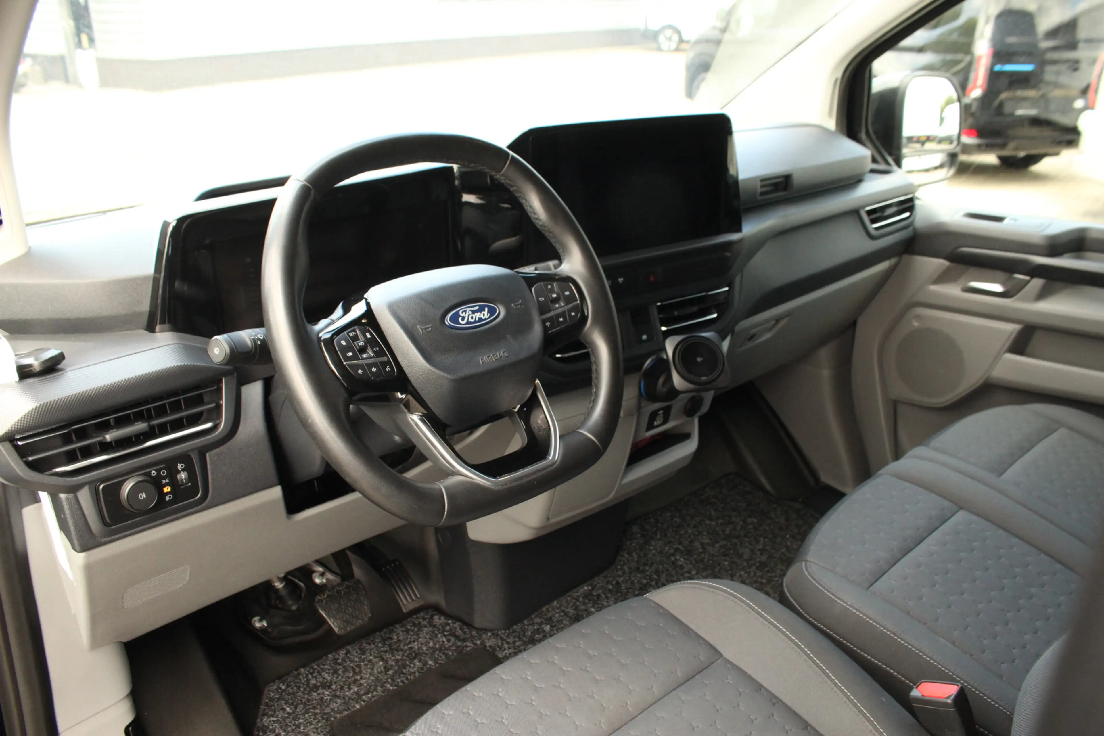 Ford Transit Custom 300 2.0TDCI 170pk L2H1 Limited | Automaat | Driver — photo 14