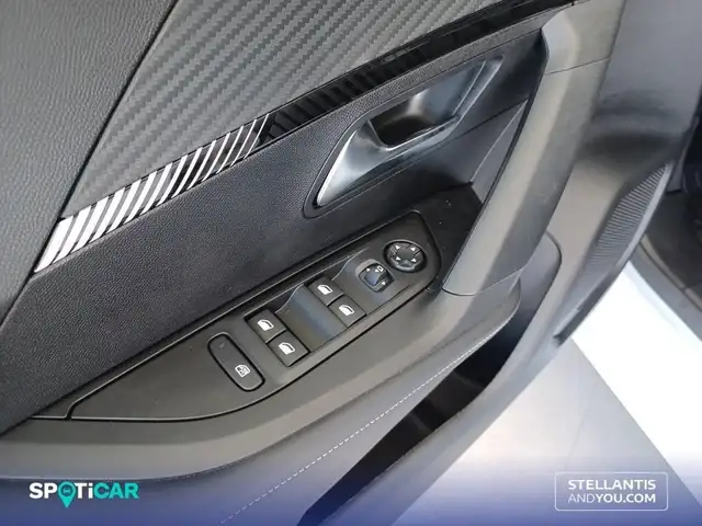 Peugeot 2008 view 12
