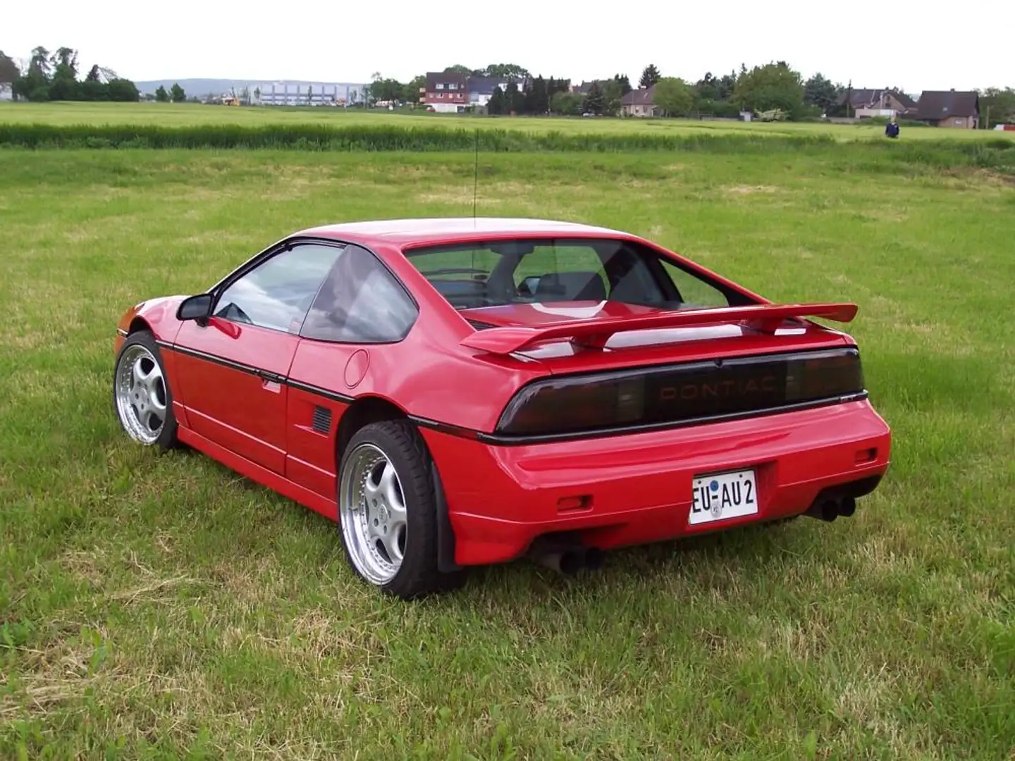 Pontiac Fiero Rot - 2