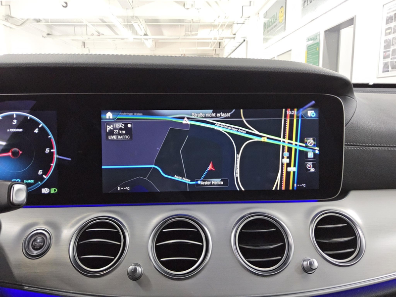 Mercedes-Benz E 220 T d AMG-Line Navi LED 360 AHK Widescreen — photo 7