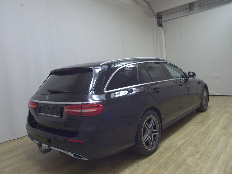 Mercedes-Benz E 220 T d AMG-Line Navi LED 360 AHK Widescreen — photo 4