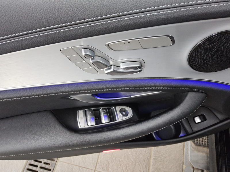 Mercedes-Benz E 220 T d AMG-Line Navi LED 360 AHK Widescreen — photo 10