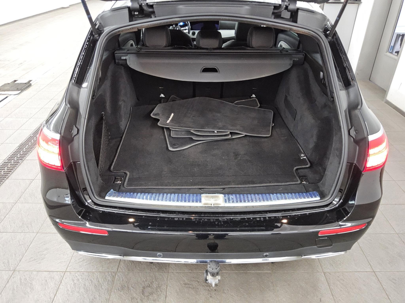 Mercedes-Benz E 220 T d AMG-Line Navi LED 360 AHK Widescreen — photo 12