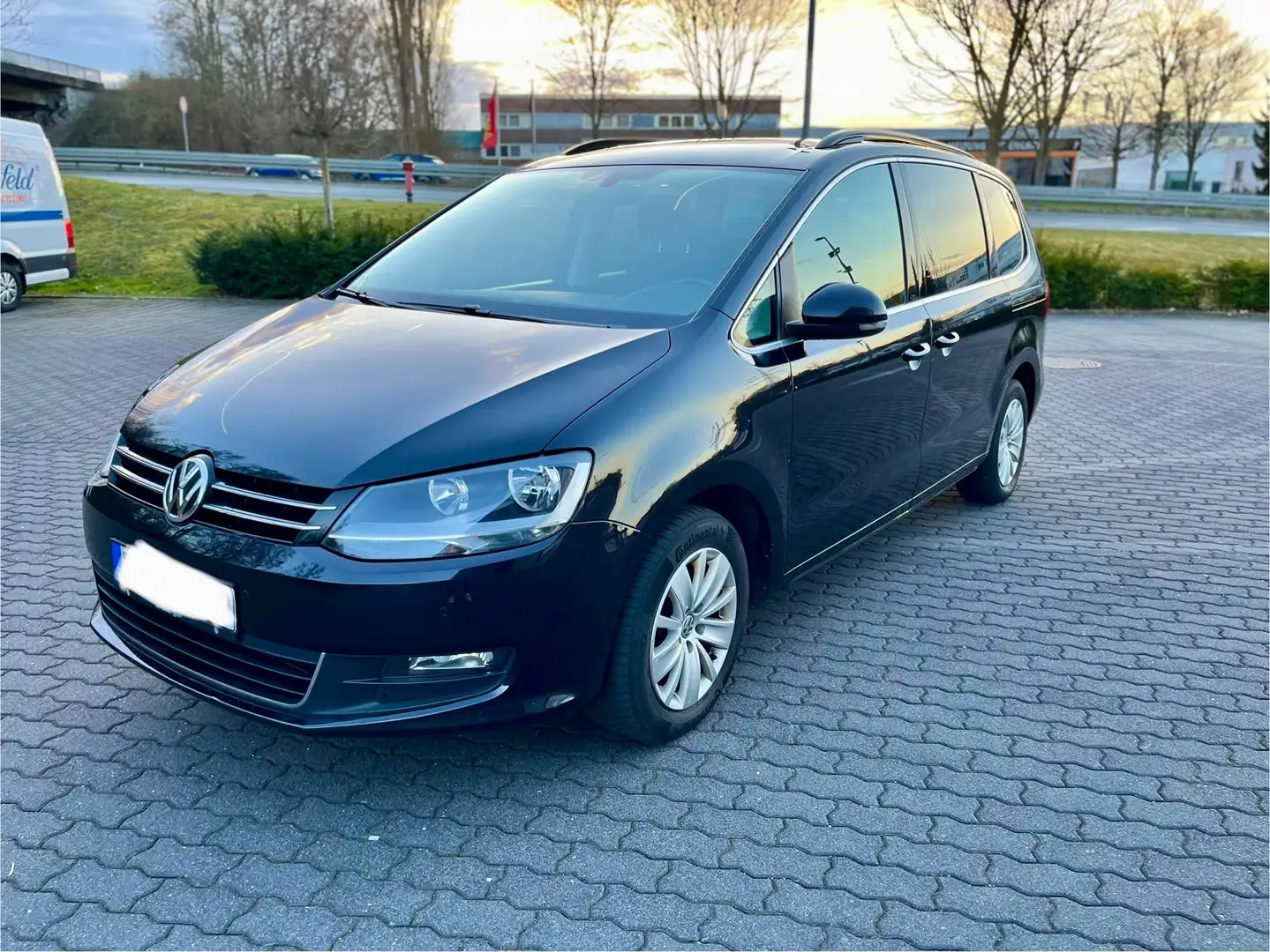 Volkswagen Sharan 1.4 TSI (BlueMotion Technology) Comfortline Schwarz - 1