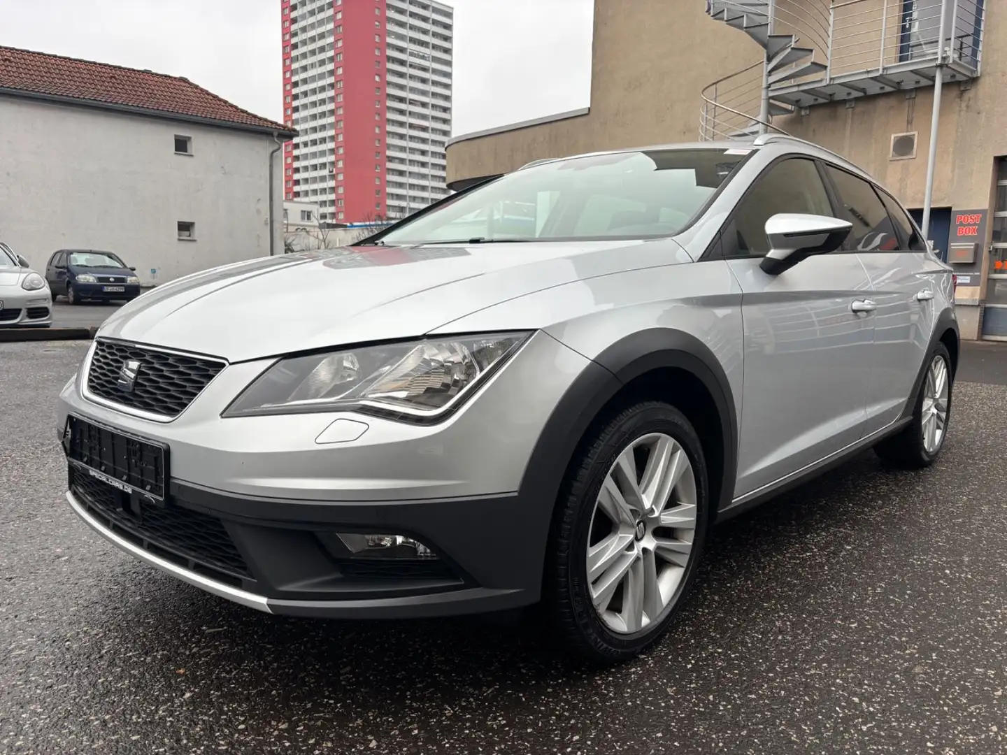 SEAT Leon ST X-Perience 4Drive *Euro6 & Navi* Silber - 1