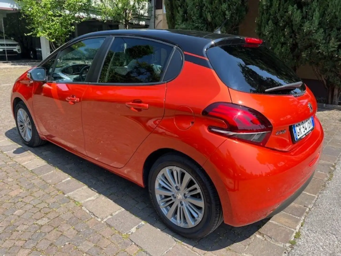 Peugeot 208 1.2 Benzina 5p.Neopatentati Rosso - 2