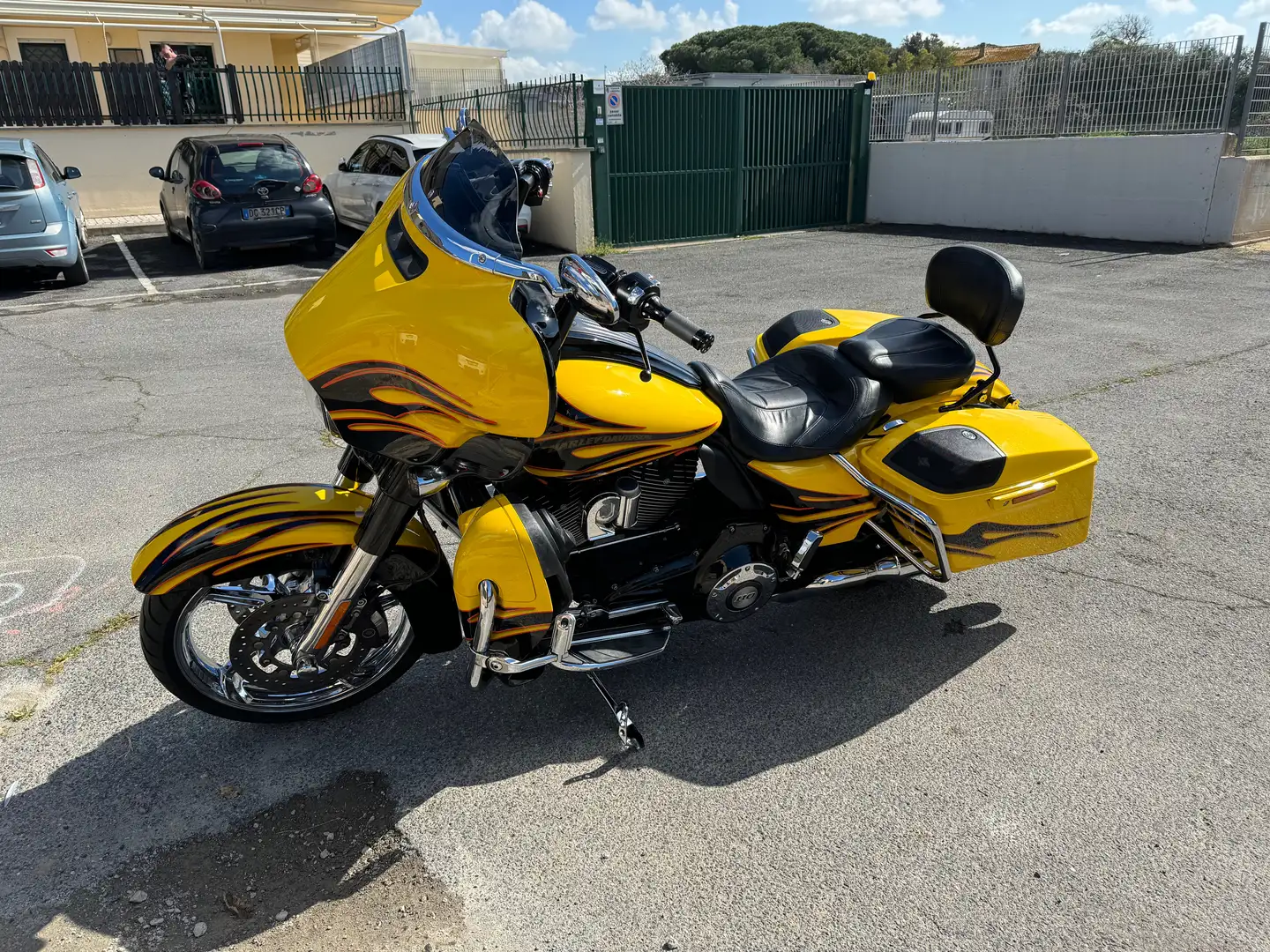 Harley-Davidson CVO Limited STREET GLIDE CVO COLOR LIMITED Yellow - 2