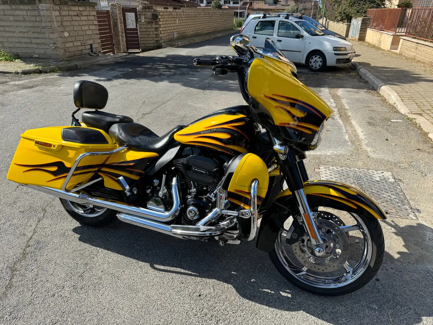 Harley-Davidson CVO Limited STREET GLIDE CVO COLOR LIMITED Yellow - 1