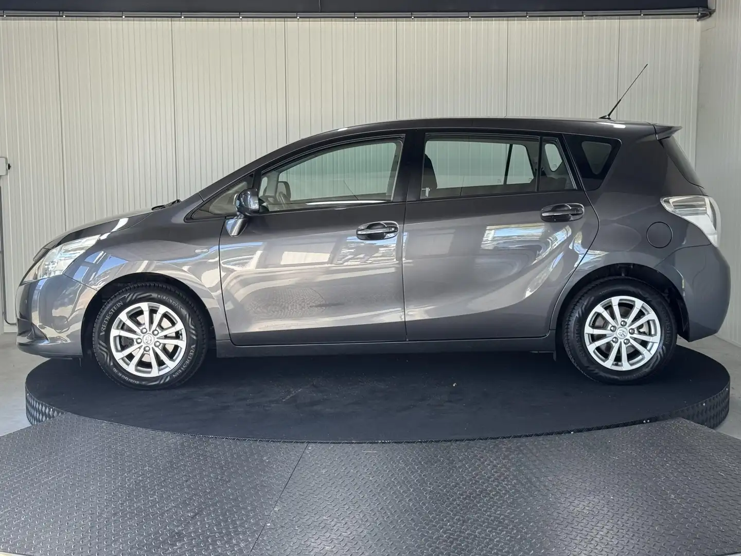 Toyota Verso 1.8 VVT-i Business All Season PDC Panoramadak Grijs - 2