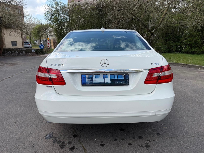 Mercedes-Benz E 200 Automatik — photo 4
