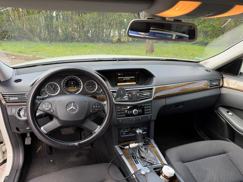 Mercedes-Benz E 200 Automatik — photo 10