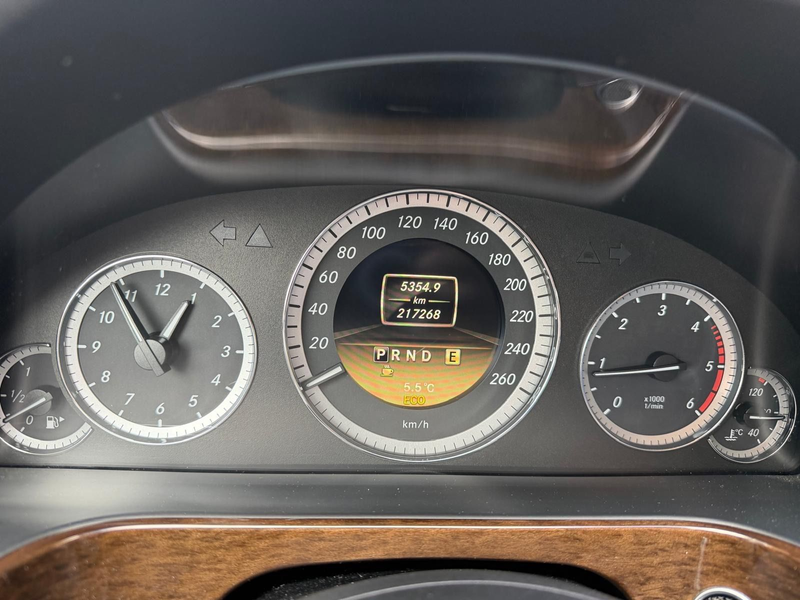 Mercedes-Benz E 200 Automatik — photo 11