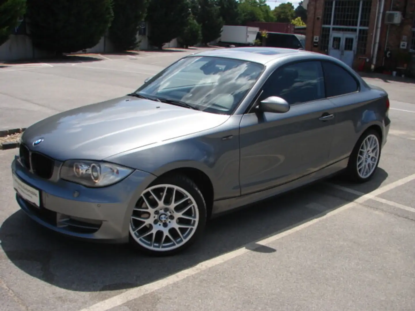 BMW 120 d Coupé XENON, PDC, NAVI Grau - 1