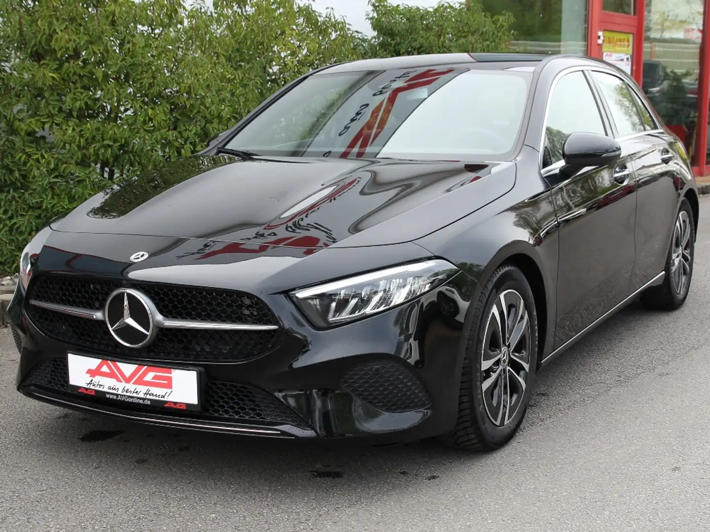 Mercedes-Benz A 200 Aut. LED NAV AdapTempomat Stop& Go CAM Black - 1