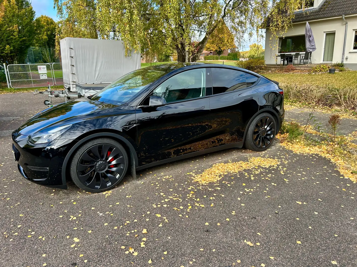 Tesla Model Y Model Y Performance Dual Motor AWD Schwarz - 1