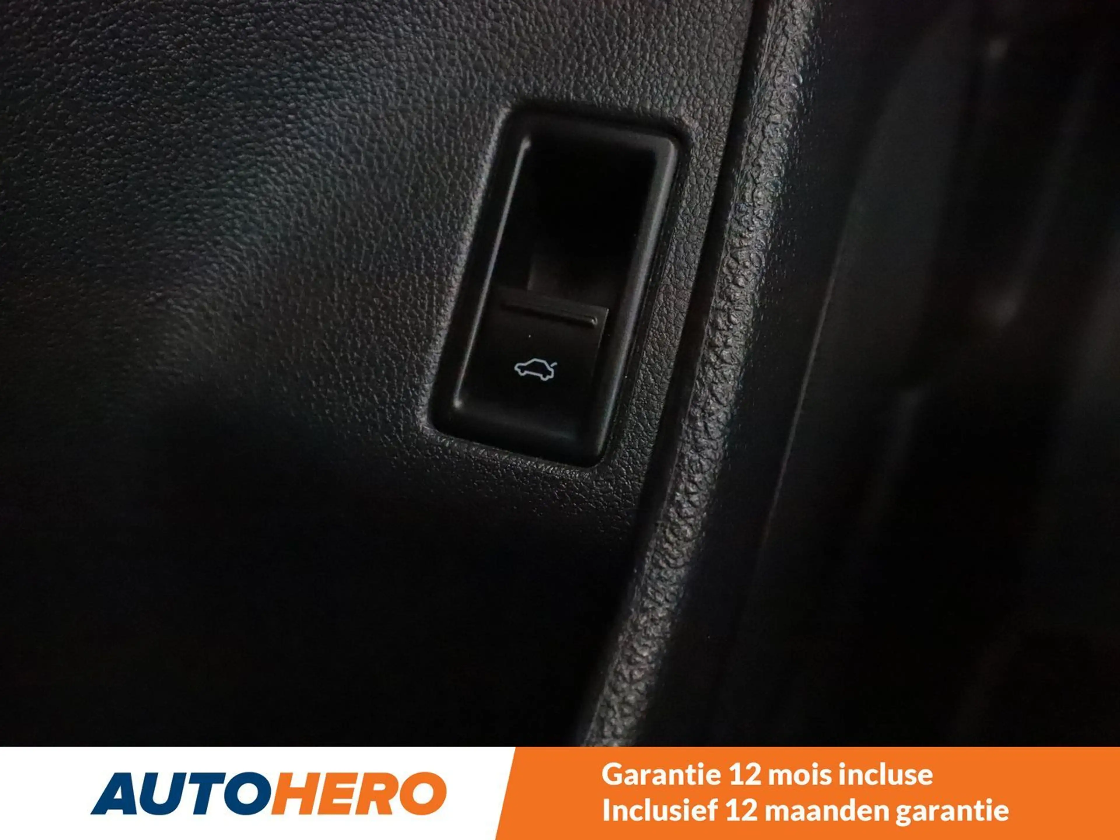 Volkswagen Jetta 2.0 TDI BlueMotion — photo 14