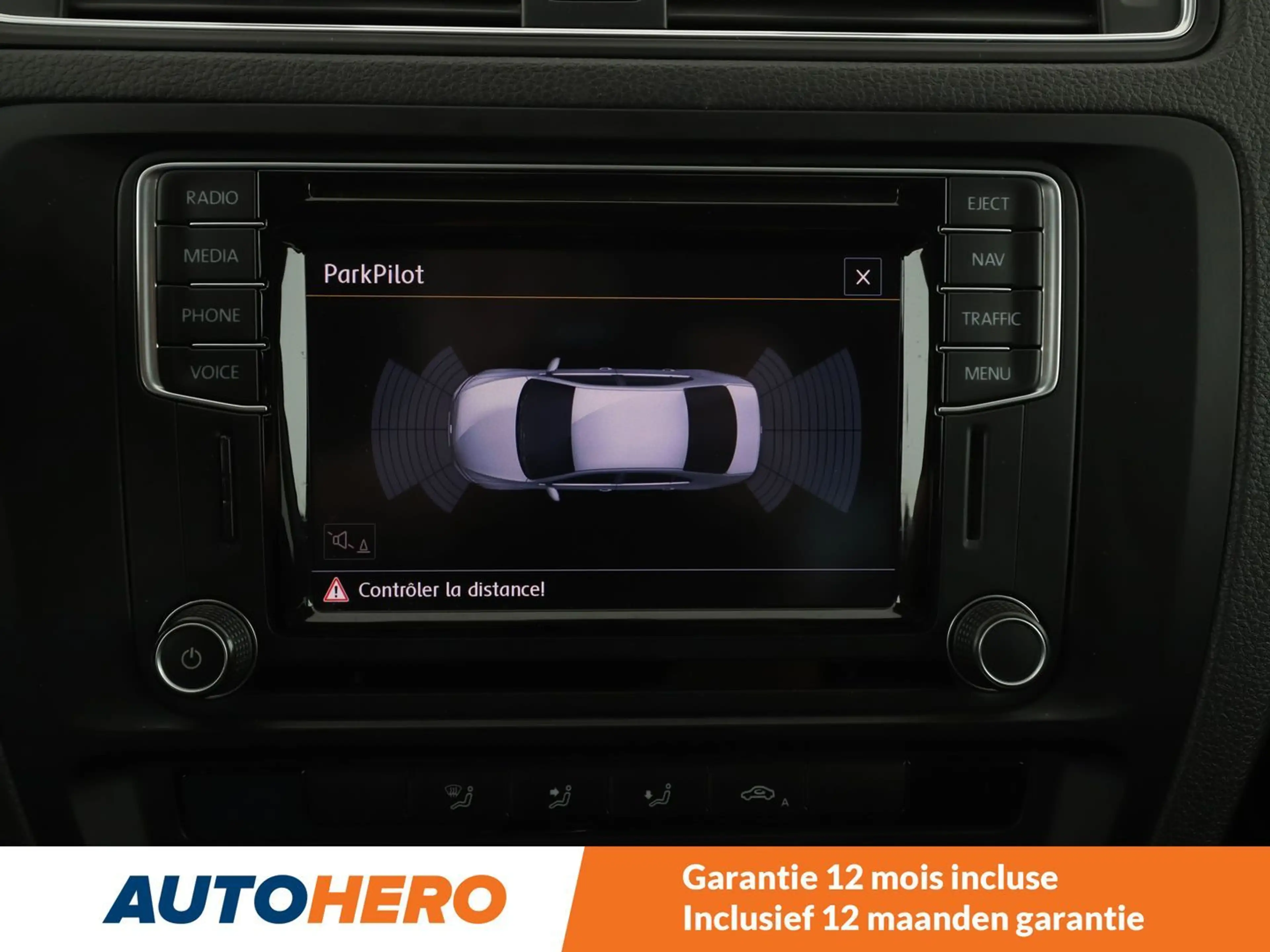 Volkswagen Jetta 2.0 TDI BlueMotion — photo 9