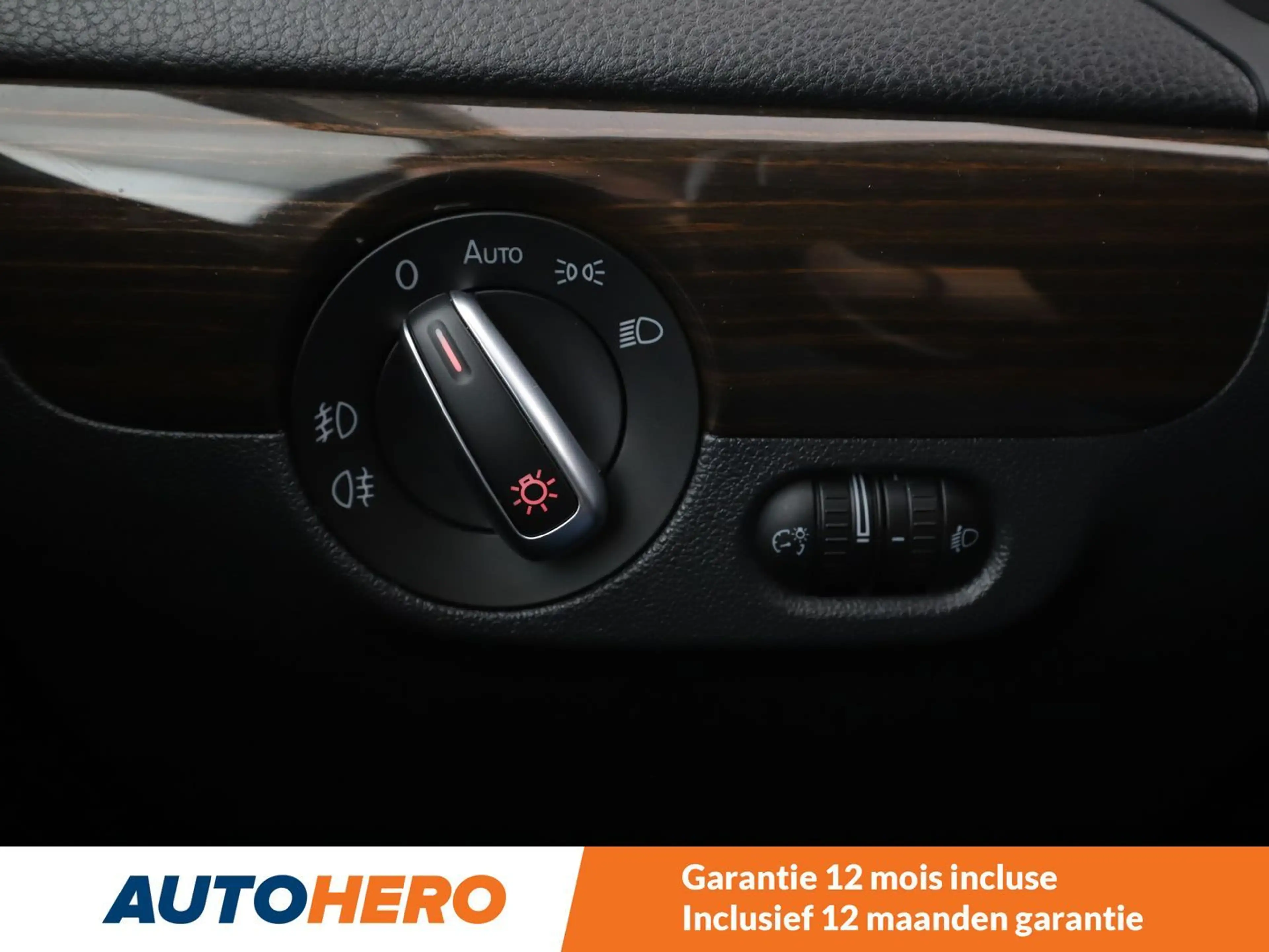 Volkswagen Jetta 2.0 TDI BlueMotion — photo 11