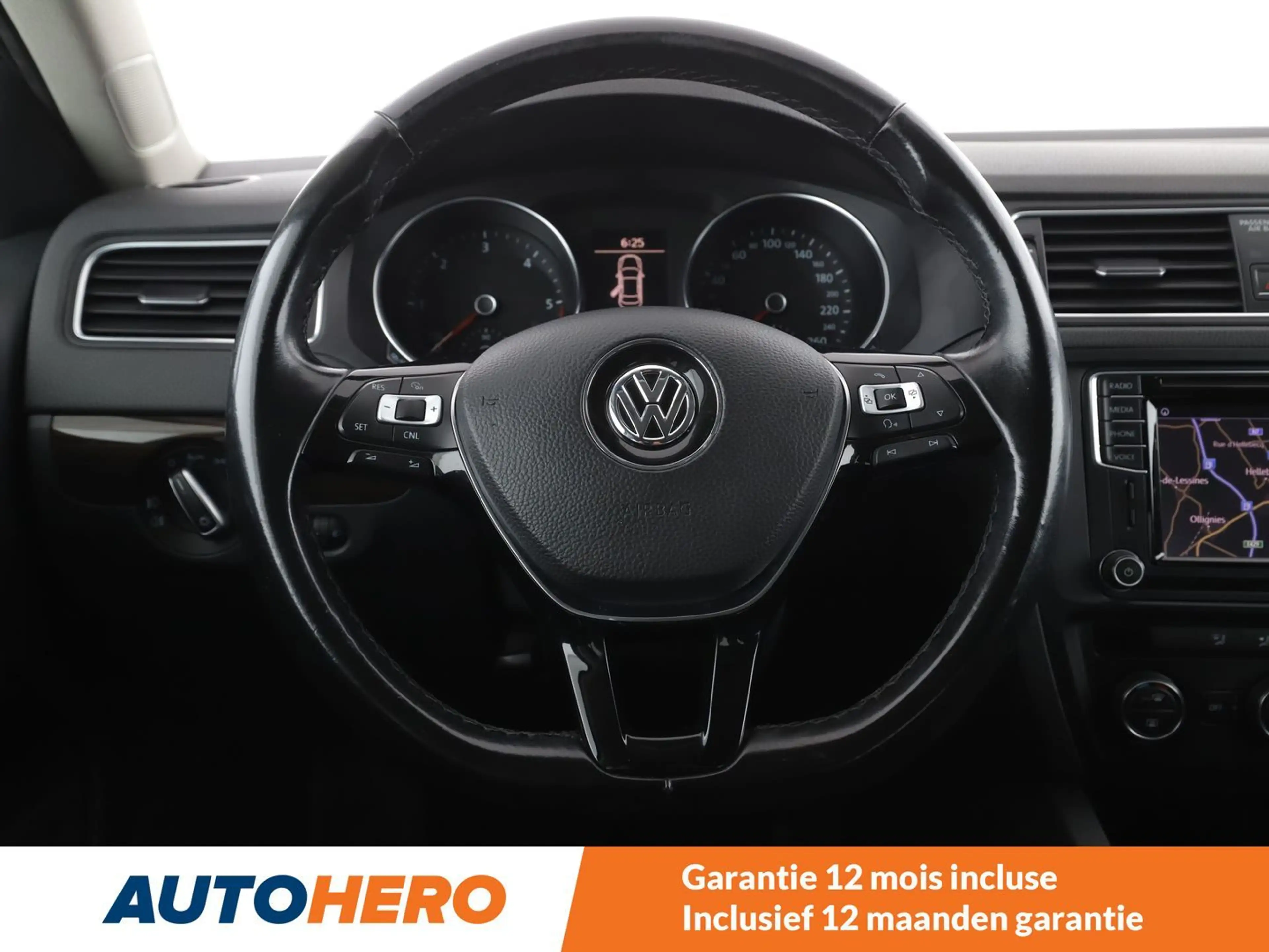 Volkswagen Jetta 2.0 TDI BlueMotion — photo 5