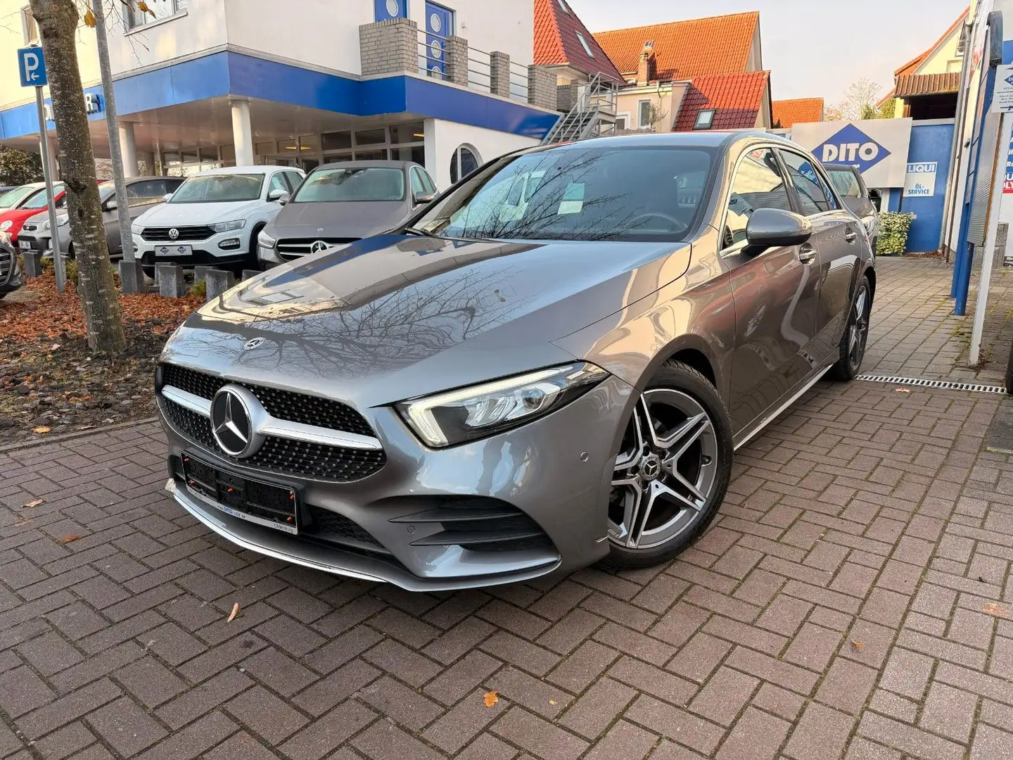 Mercedes-Benz A 180 /Automatik/AMG-Paket/18-Zoll/Apple Carplay Gris - 1