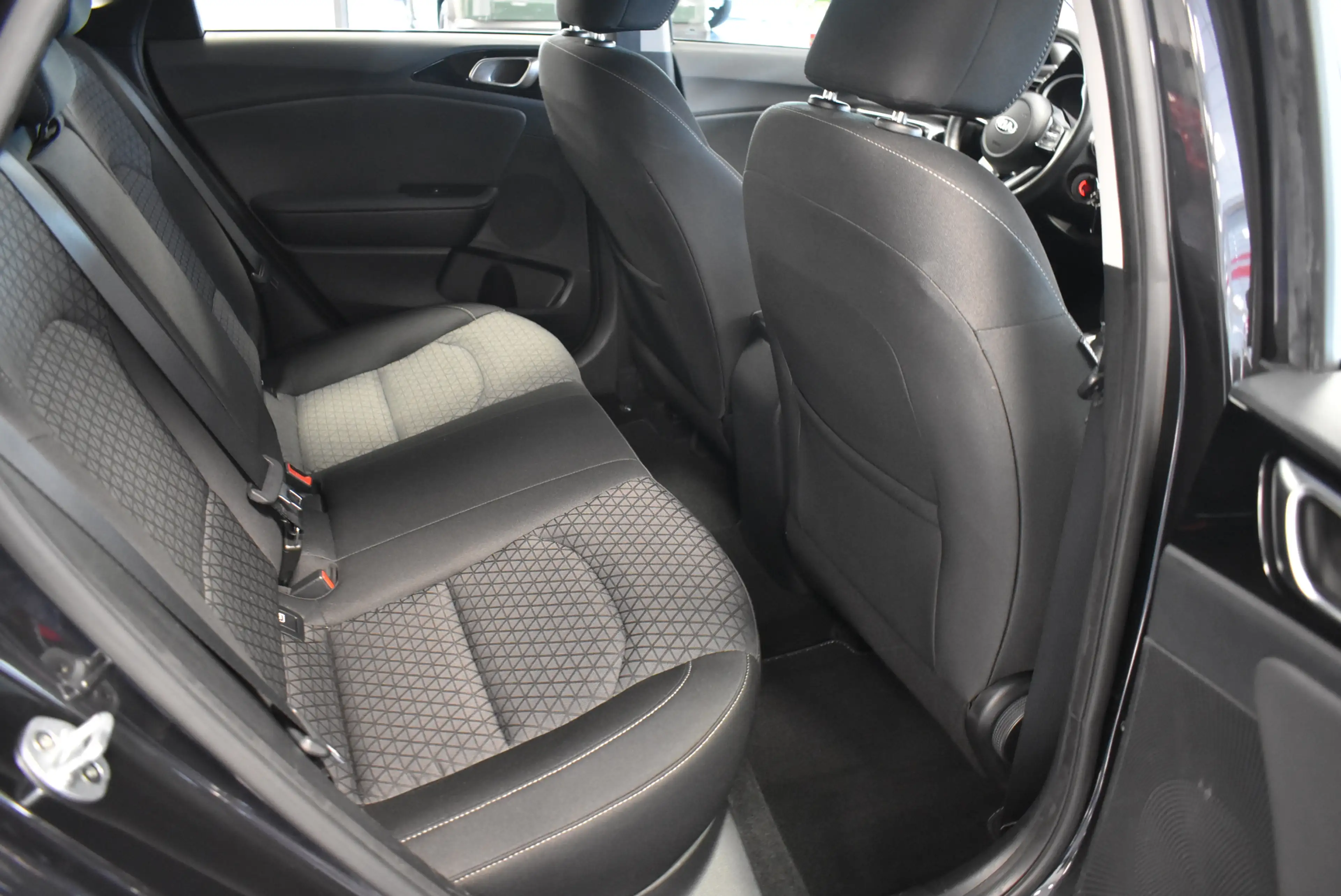 Kia Ceed / cee'd Vision 1.6 CRDI Navi Kamera Temp 1-Hand — photo 12