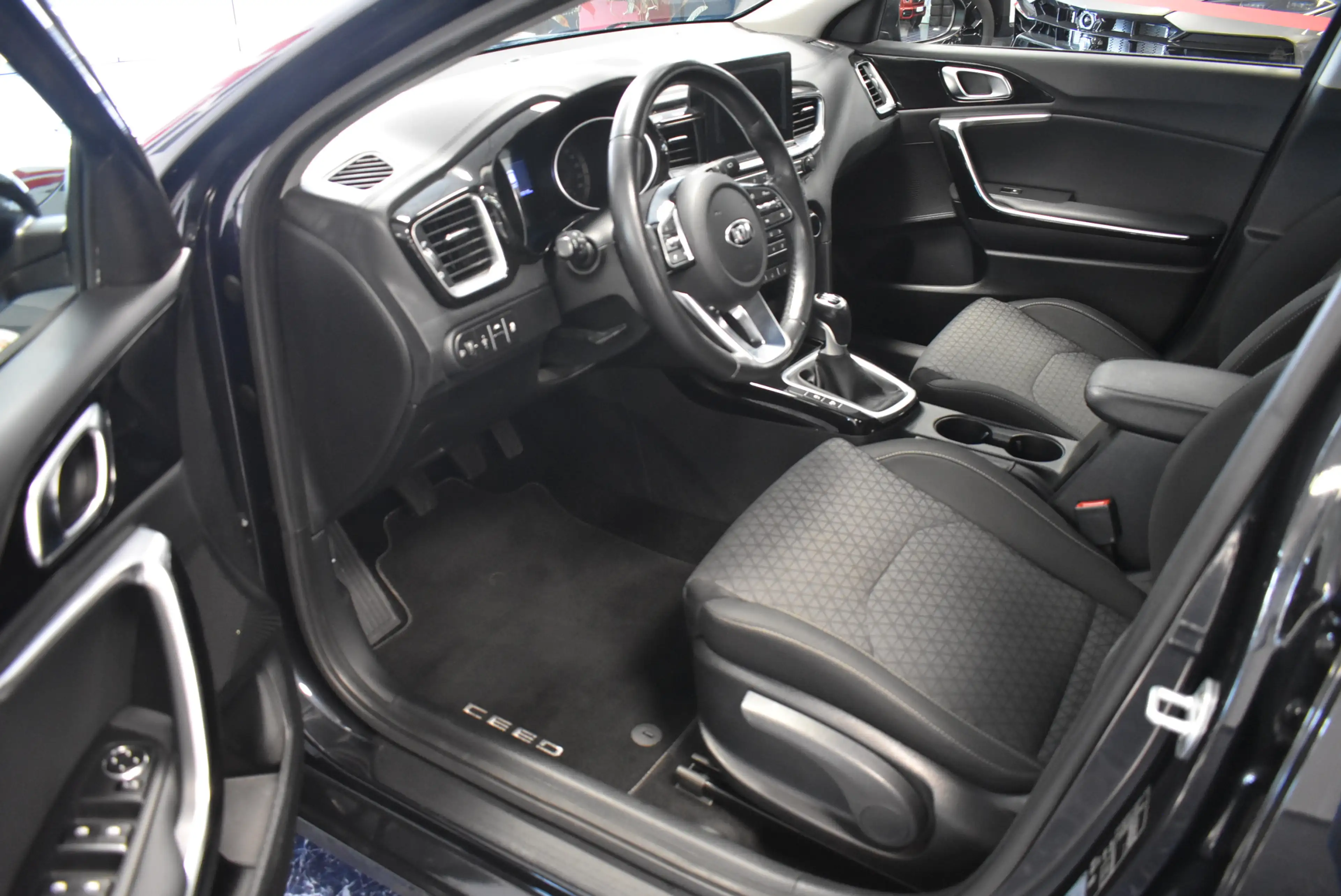 Kia Ceed / cee'd Vision 1.6 CRDI Navi Kamera Temp 1-Hand — photo 4