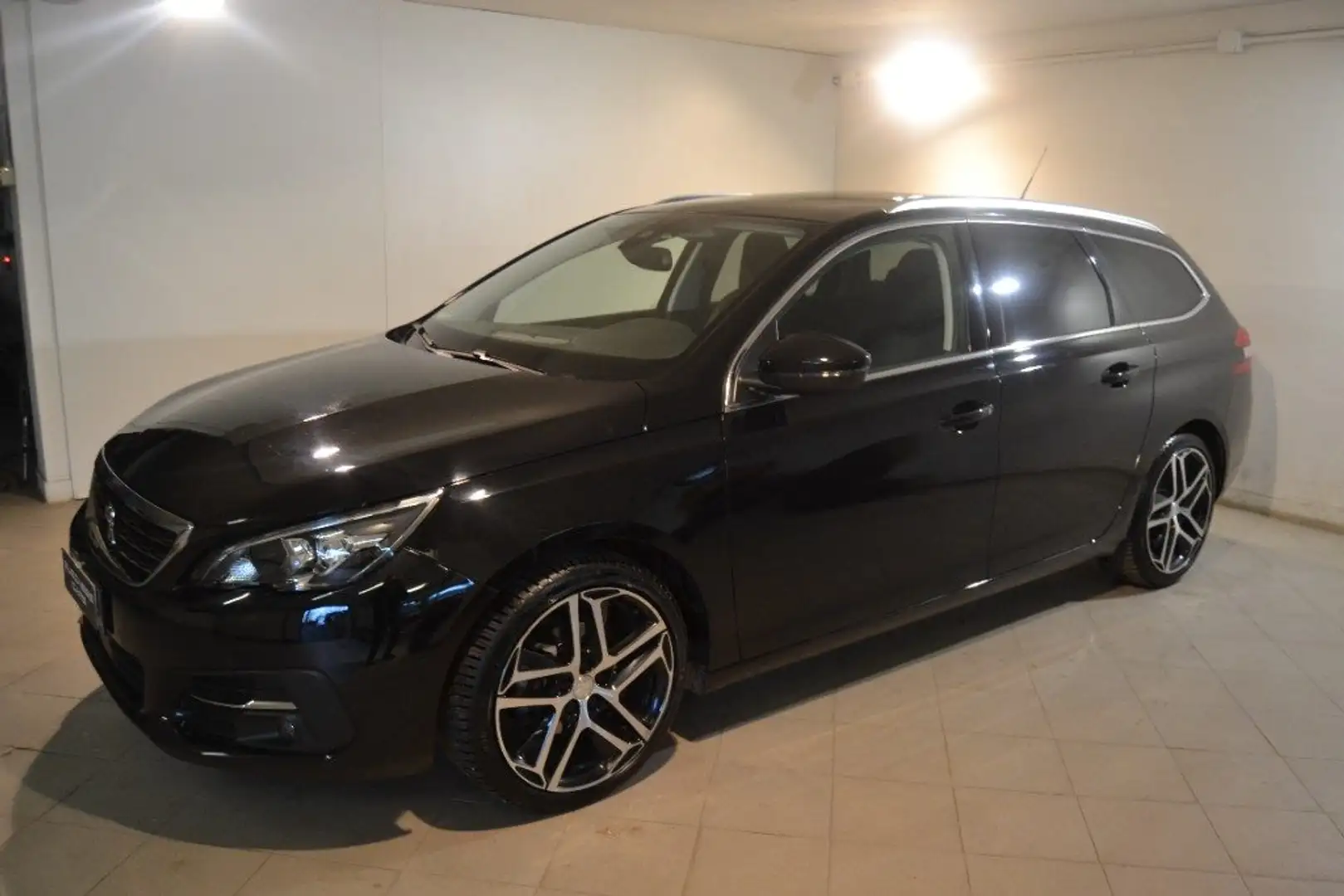 Peugeot 308 130 SW Allure tetto panoramico Zwart - 1