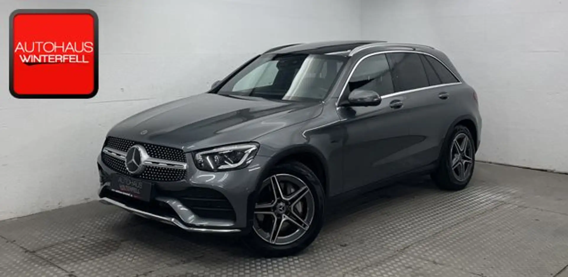 Mercedes-Benz GLC 300 e 4M AMG PANO+AIR-BODY+AHK+MEMO+360+HUD+ Grijs - 1