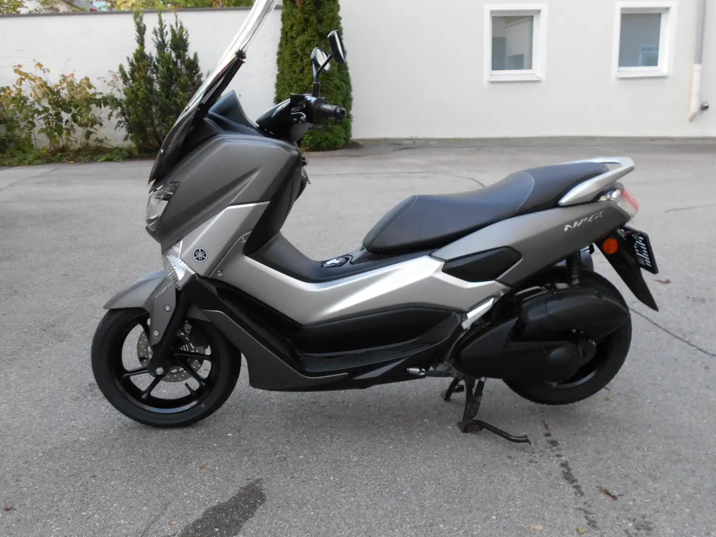 Yamaha NMAX Hohe Scheibe, wenig Km Grey - 1