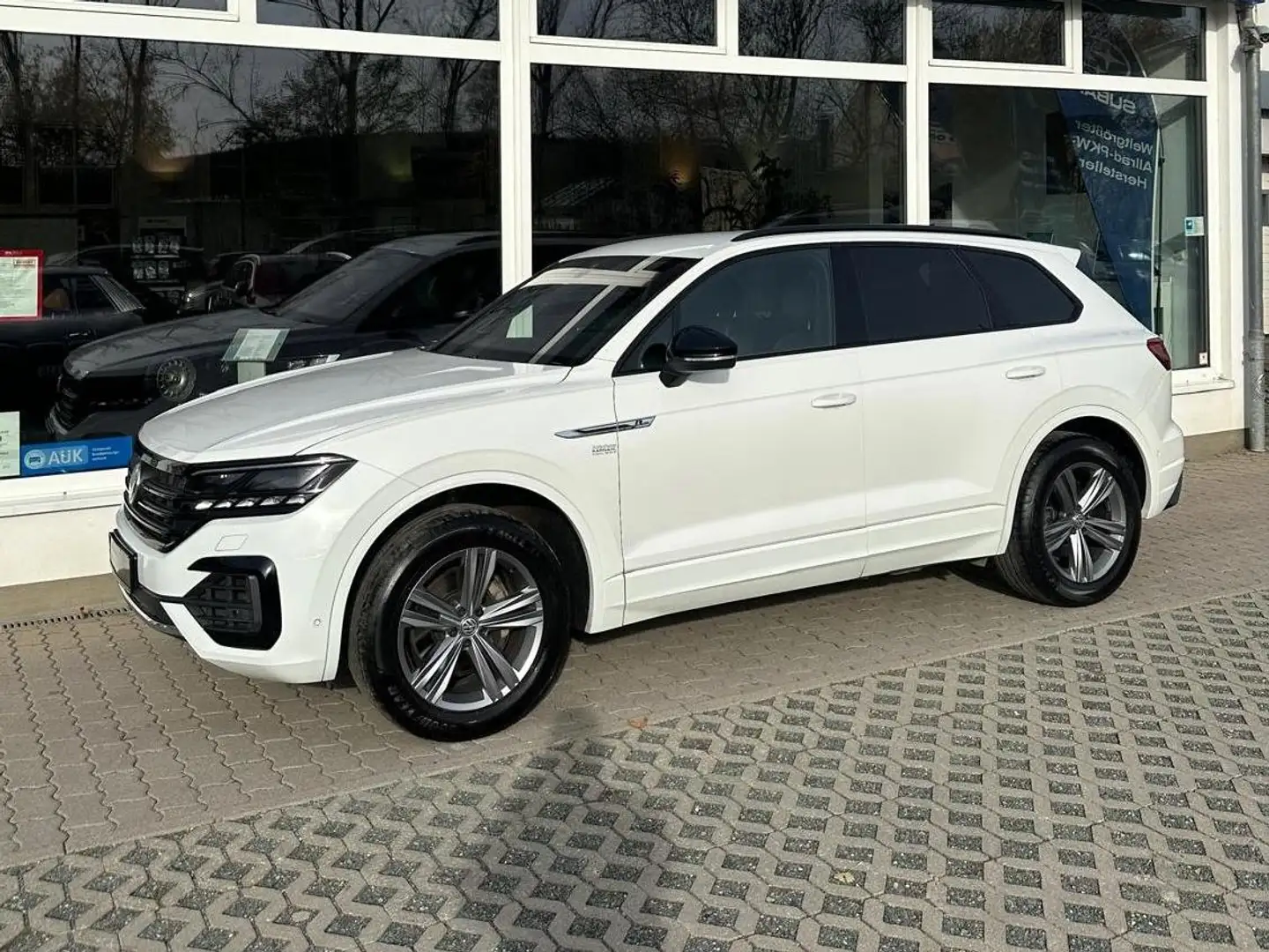 Volkswagen Touareg R-Line 4Motion Weiß - 1