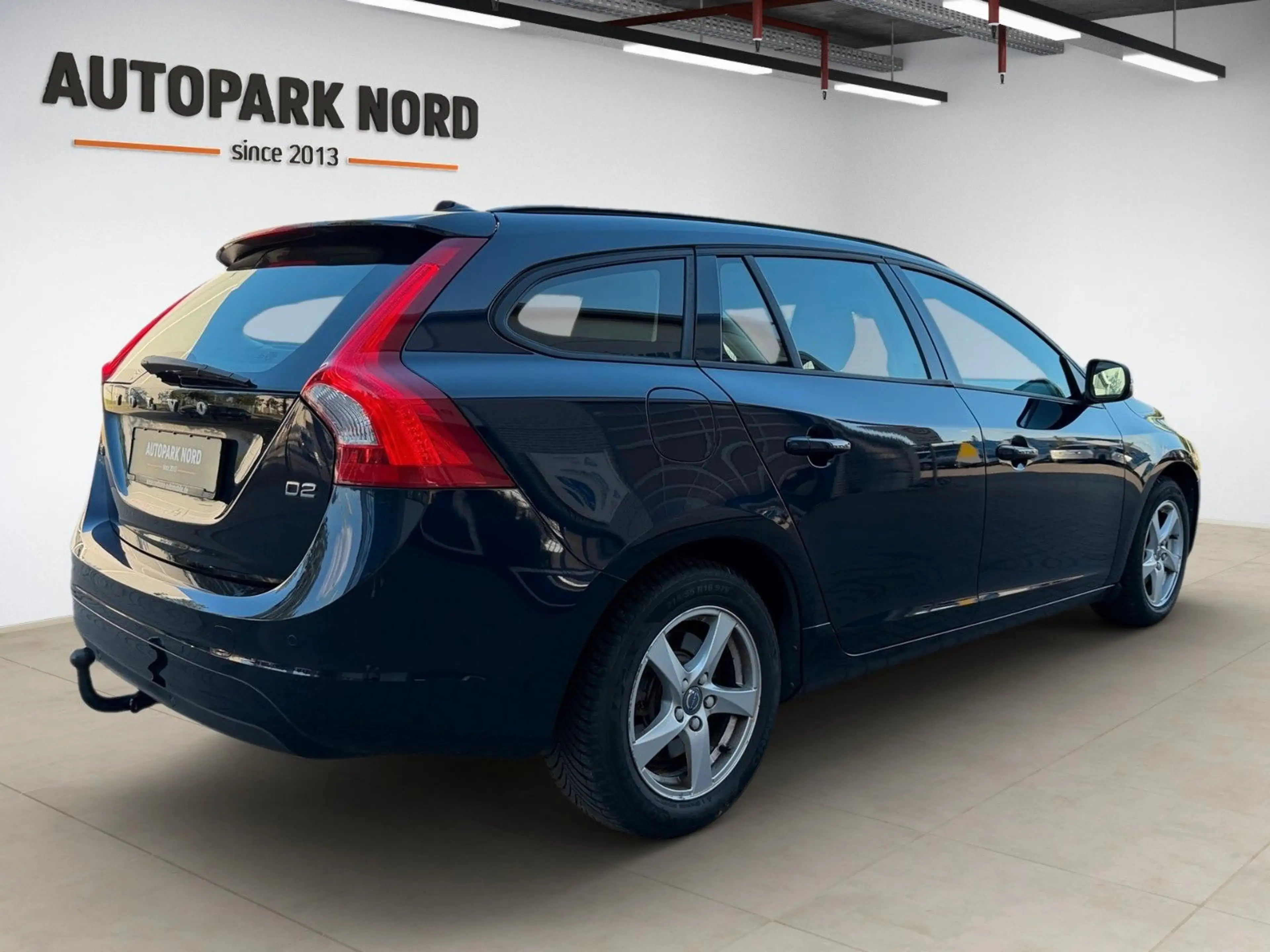 Volvo V60 2.0 D2 Geartronic Kinetic/AHK/NAVI/TEMP/PDC — photo 4