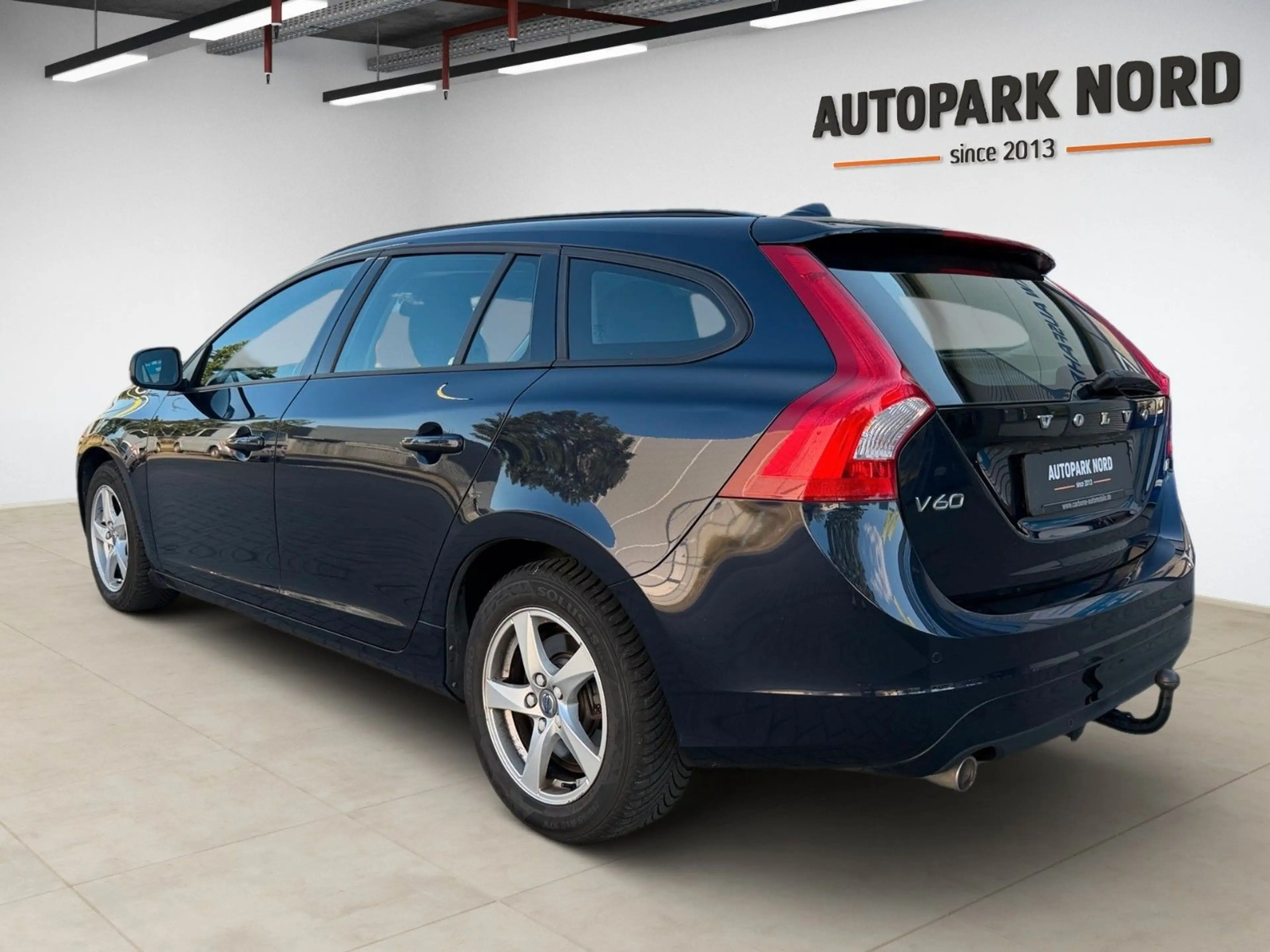 Volvo V60 2.0 D2 Geartronic Kinetic/AHK/NAVI/TEMP/PDC — photo 3