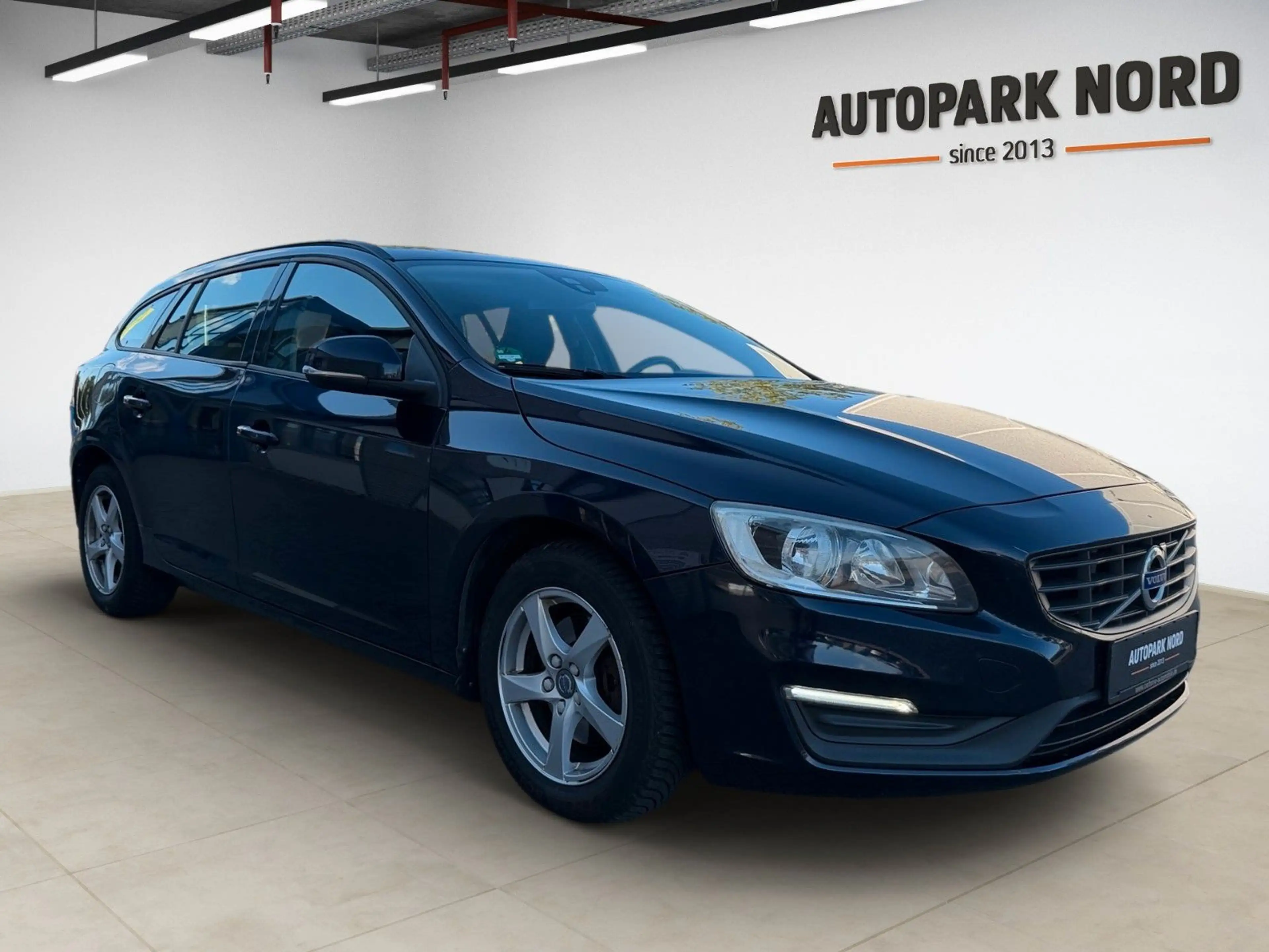 Volvo V60 2.0 D2 Geartronic Kinetic/AHK/NAVI/TEMP/PDC — photo 2