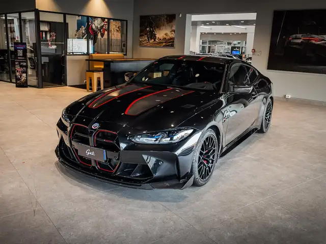BMW M4 CSL Iva esposta