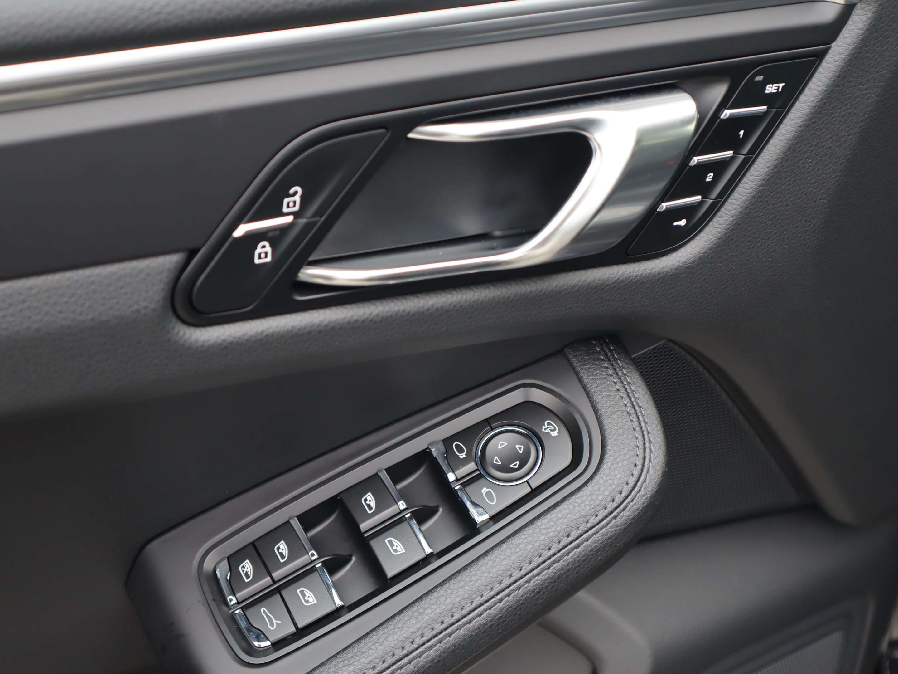 2023 Porsche Macan AWD thumb 11