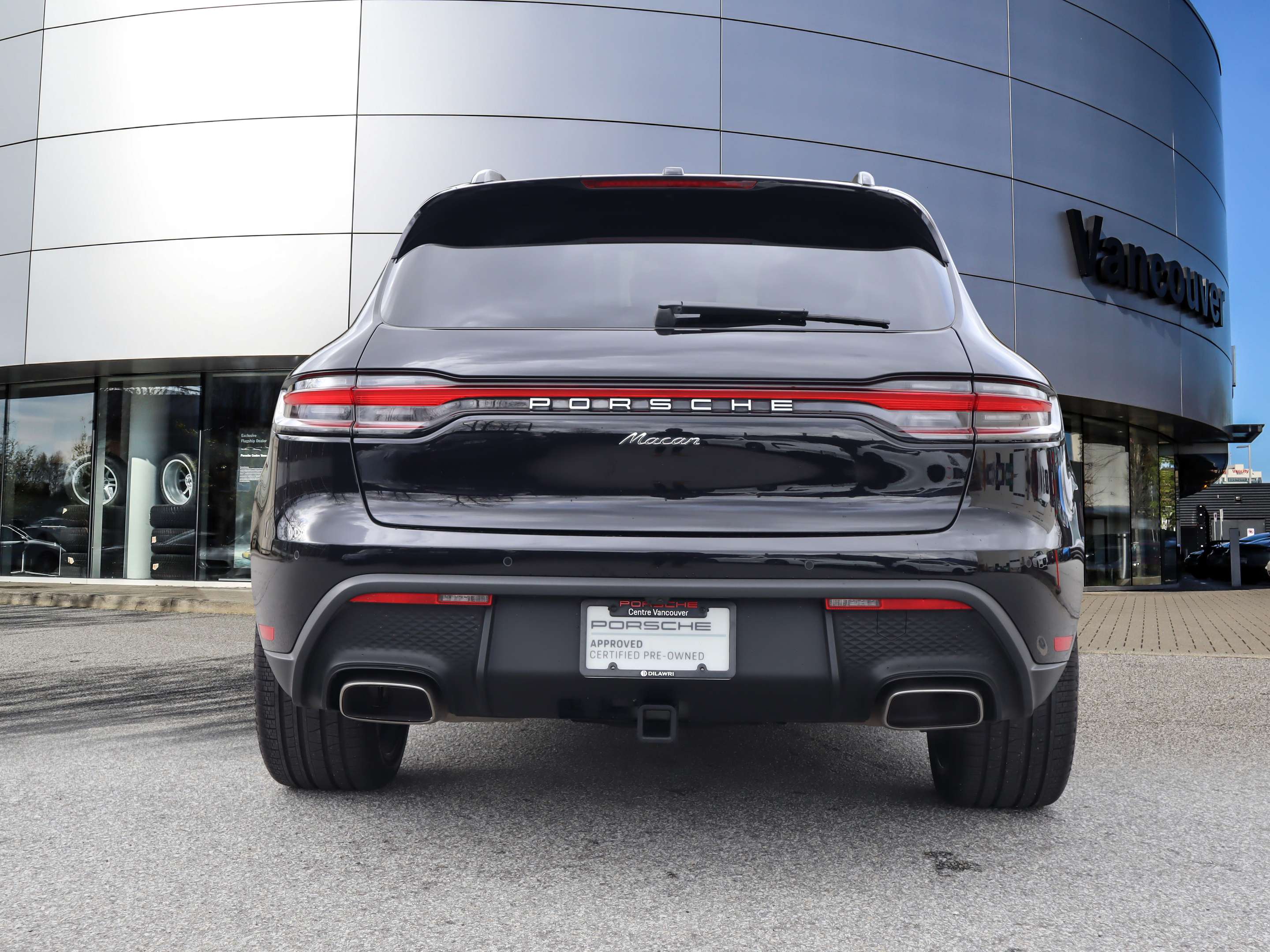 2023 Porsche Macan AWD alt 4