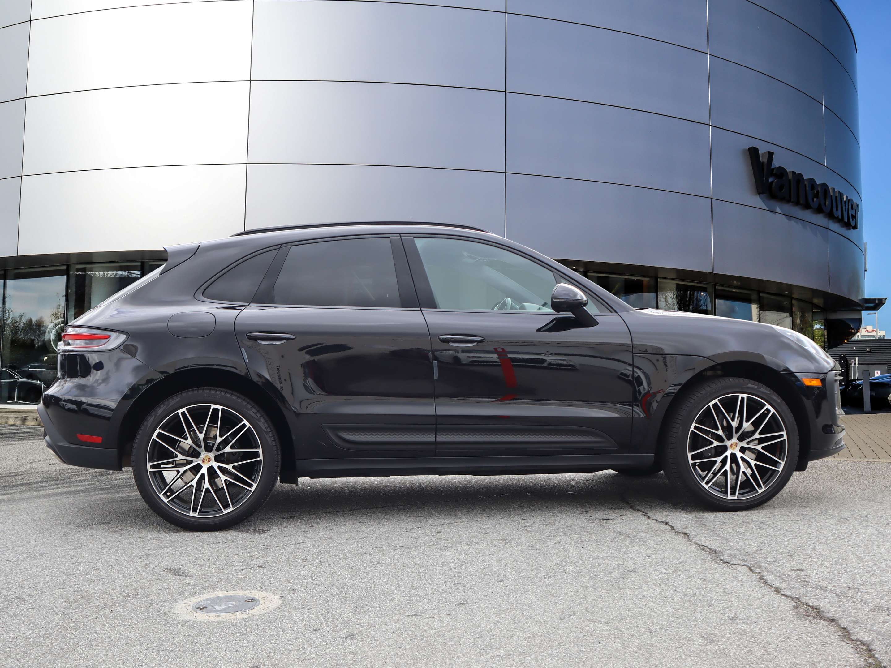 2023 Porsche Macan AWD thumb 6