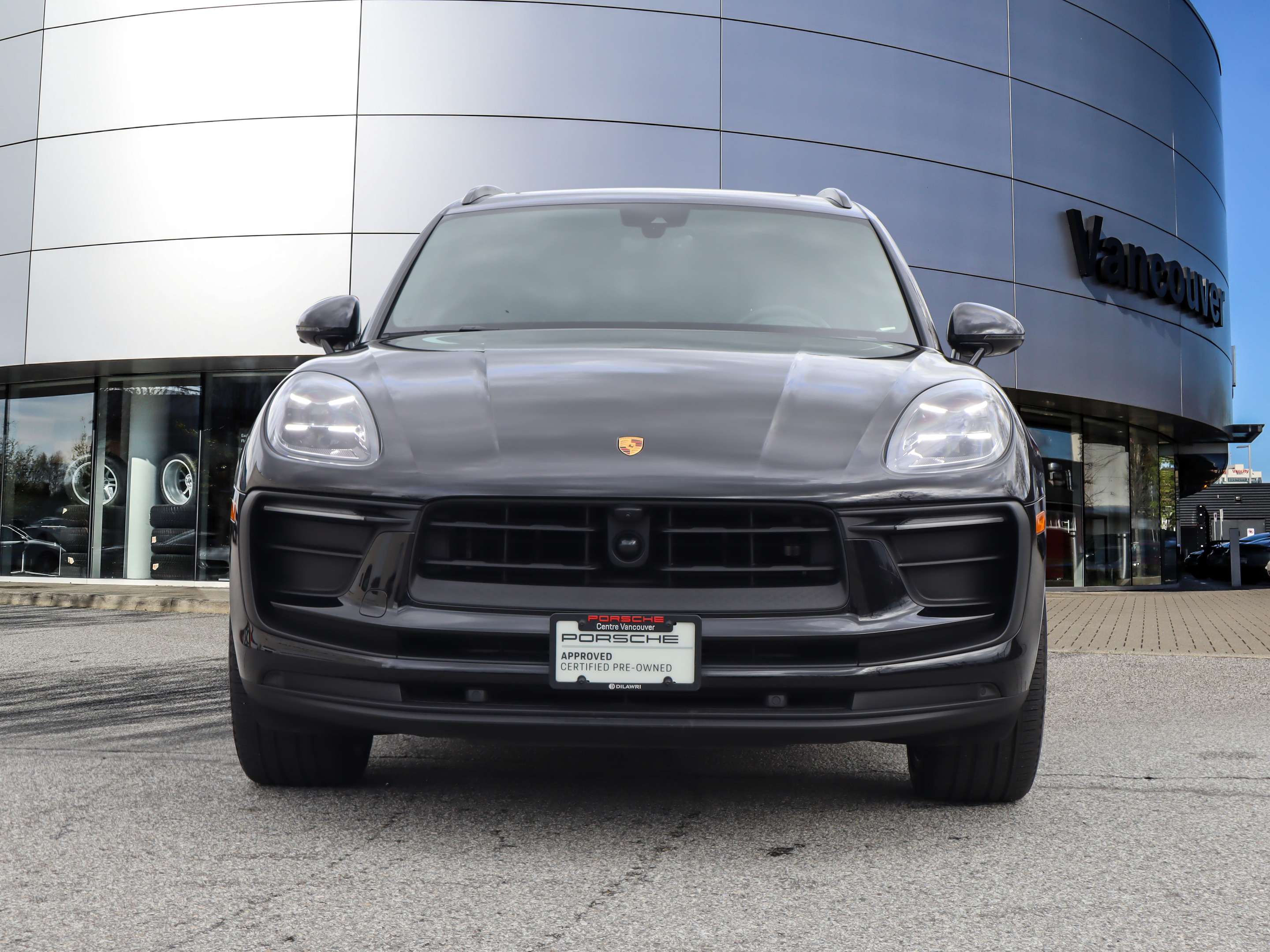 2023 Porsche Macan AWD thumb 8
