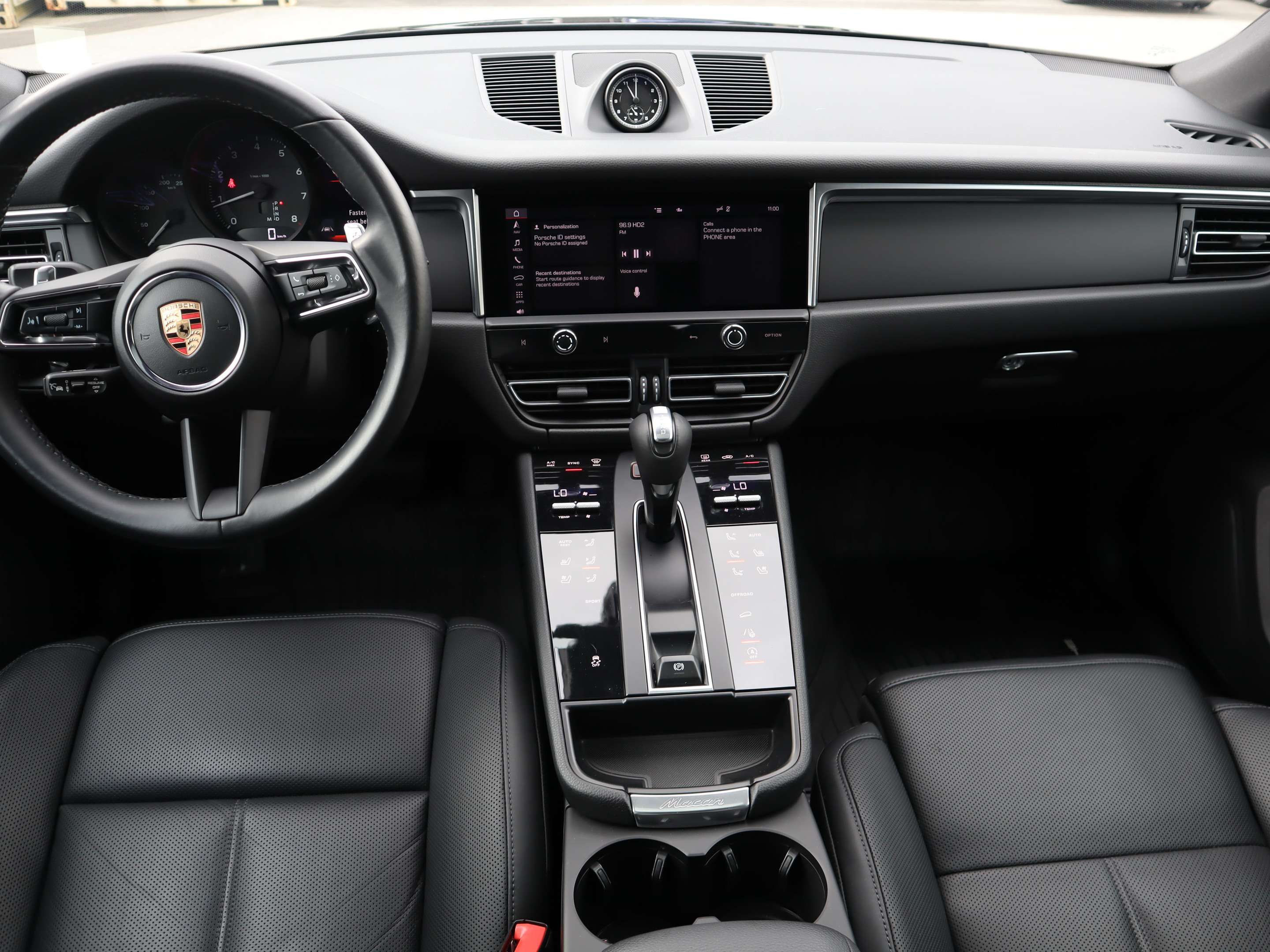 2023 Porsche Macan AWD thumb 16